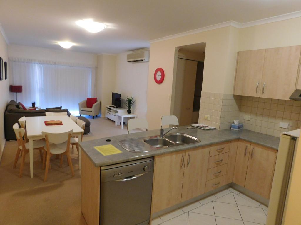 Glenelg Beachside Apartments Adelaide Room photo