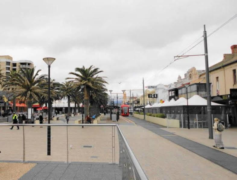 Glenelg Beachside Apartments Adelaide Exterior photo