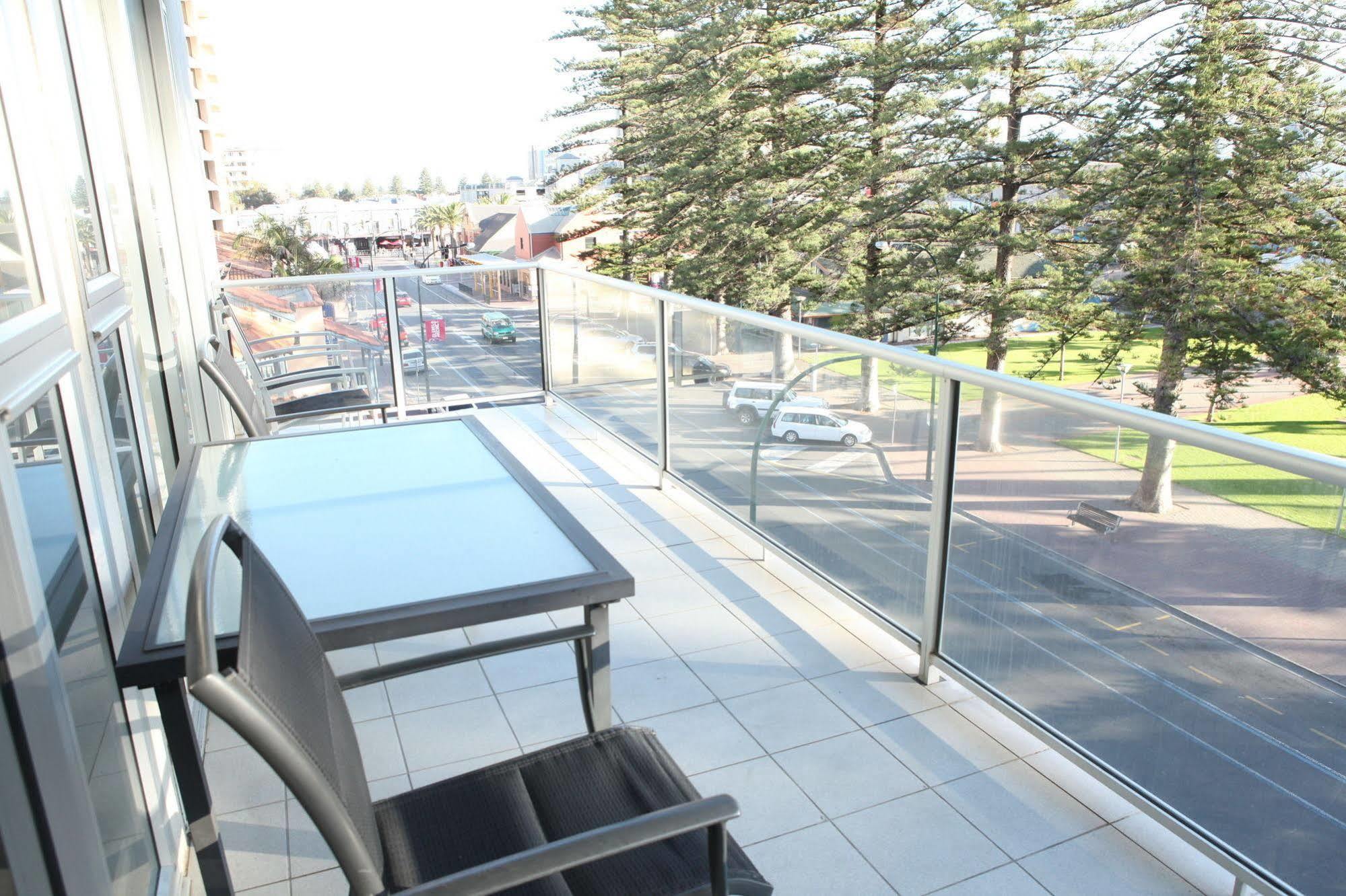 Glenelg Beachside Apartments Adelaide Exterior photo