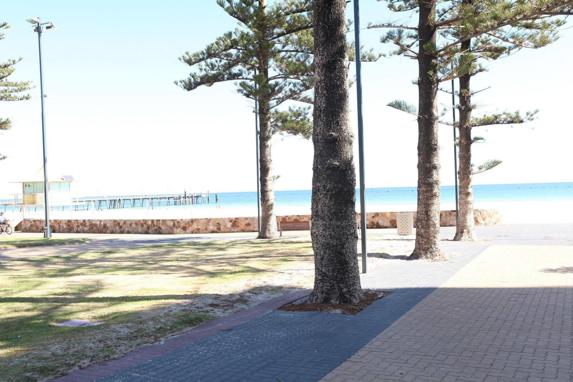 Glenelg Beachside Apartments Adelaide Exterior photo